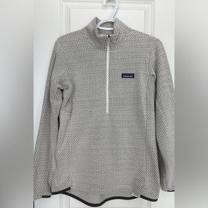 Patagonia Women's Light Gray Fleece Half Zip NWOT Size Medium